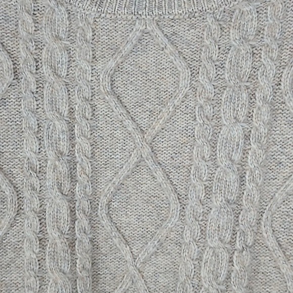 Sincerely Jules beige/ oatmeal colored Long Sleeve Knit Sweater. Size Large - Picture 4 of 7